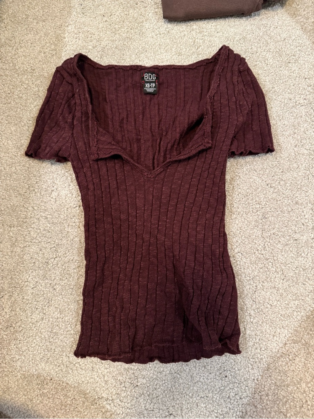 BDG Ribbed V-Neck Short Sleeve Top - , xs